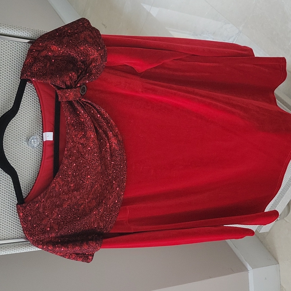 Beautiful red top brand new L